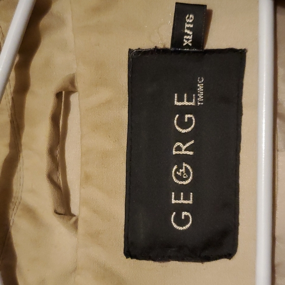 Tan Trench Coat - XL - Picture 4 of 13